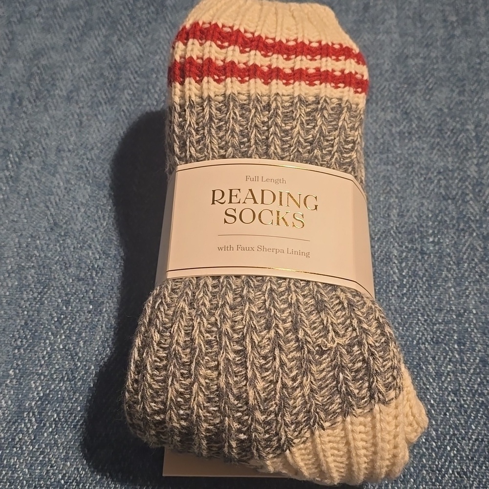 ❤️BUY 5 GET 3 FREE Barnes & Noble Sock Monkey Reading Socks - Picture 5 of 13
